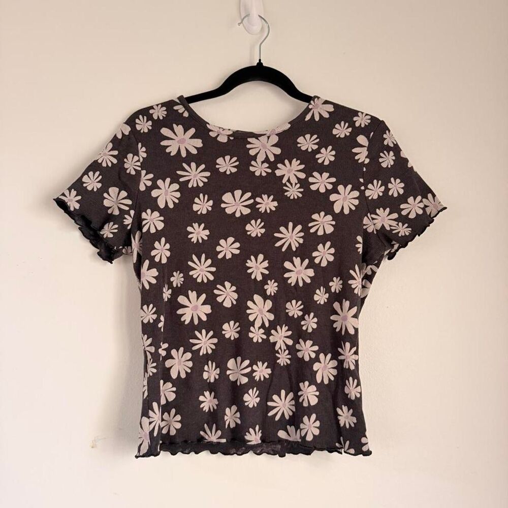 Y2K SO grey daisy print ribbed baby tee, XL 🌼🖤